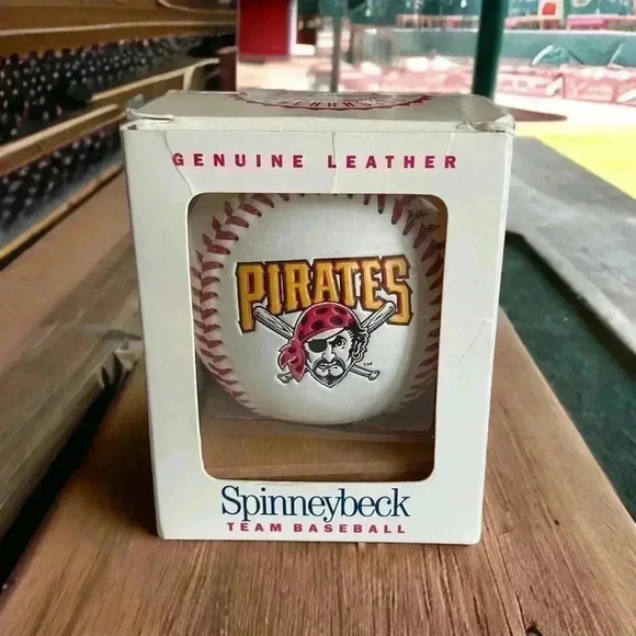 Pittsburgh Pirates Vintage 1990’s Spinneybeck baseball.  Box has damage - Picture 3 of 6